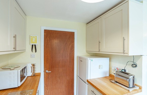 Rockcliffe Cottage | Foxbrae Cottage - a cottage that sleeps 6 guests in 3 bedrooms