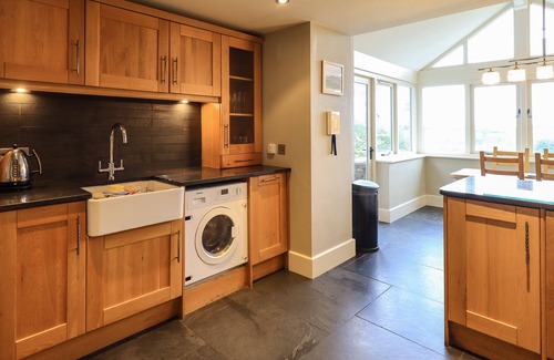 Underbarrow Cottage | FOXDENE COTTAGE, pet friendly, with hot tub in Underbarrow