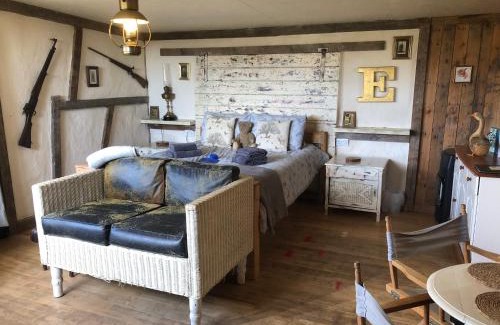 Wrangaton House | FoxesDen, Unique Eco Cabin, Dartmoor views