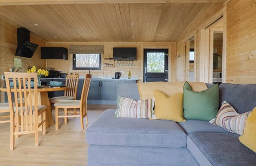 Chard Cottage | FOXGLOVE, family friendly, character holiday cottage in Chard