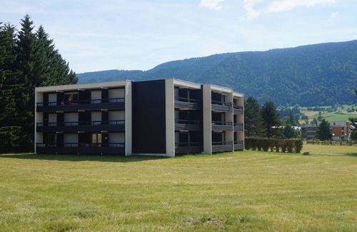 Autrans-Meaudre-en-Vercors Apartment | Apartment in Autrans, south balcony, 4 pax, pets allowed, parking 500m from center