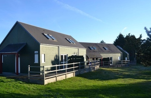 Saint-Martin de Brehal Cottage | Family home in Bréhal, 2 bedrooms, terrace, BBQ, parking, pets allowed, wifi included