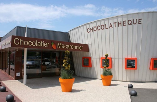 Saint-Martin de Brehal Cottage | Family home in Bréhal, 2 bedrooms, terrace, BBQ, parking, pets allowed, wifi included