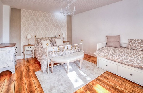Brantome-en-Perigord Cottage | Gite Brantôme en Périgord-Brantôme, 4 bedrooms, 12 persons