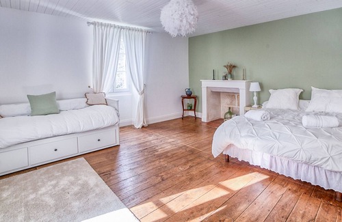 Brantome-en-Perigord Cottage | Gite Brantôme en Périgord-Brantôme, 4 bedrooms, 12 persons