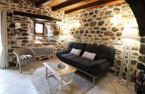 Oradour Cottage | Gite Neuvéglise-sur-Truyère-Oradour, 2 bedrooms, 4 persons