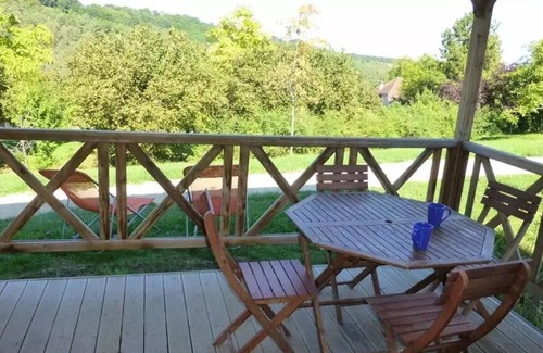 Rouffignac-Saint-Cernin-de-Reilhac Ski Chalet | Flower Camping Les Terrasses de Dordogne * - Chalet Charmille Comfort 24-26.5m2 (2 bedrooms) - Covered terrace 12m2 - TV 4 persons