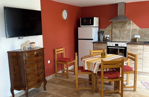 Saint-Felix-de-Reillac-et-Mortemart House | Gîte du pigeonnier with swimming pool Périgord noir 4 people 124€ per night