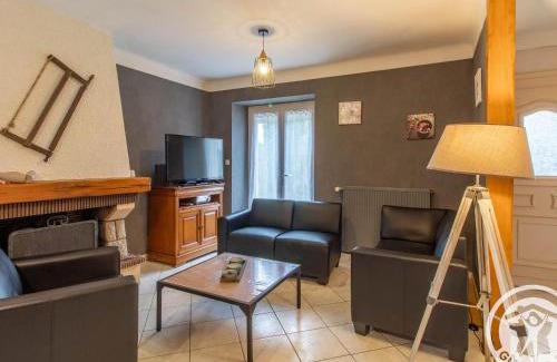 Saint-Georges-des-Gardes House | Gîte familial avec belle cour, 3 chambres, proche vignobles et activités, au calme en campagne angevine - FR-1-622-11