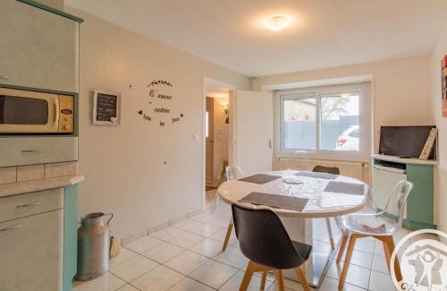 Saint-Georges-des-Gardes House | Gîte familial avec belle cour, 3 chambres, proche vignobles et activités, au calme en campagne angevine - FR-1-622-11