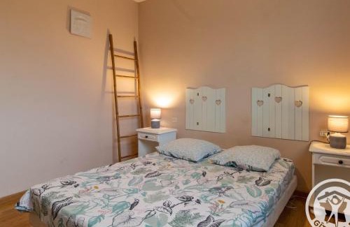 Saint-Georges-des-Gardes House | Gîte familial avec belle cour, 3 chambres, proche vignobles et activités, au calme en campagne angevine - FR-1-622-11