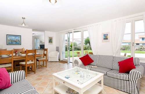L'Aiguillon-sur-Vie House | Le Domaine de Fontenelles by Interhome