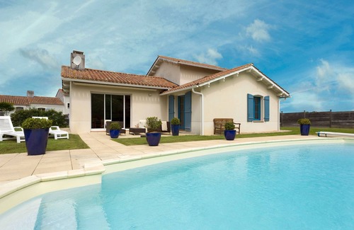 L'Aiguillon-sur-Vie House | Le Domaine de Fontenelles by Interhome