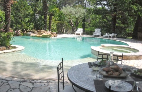 Saint-Maximin-la-Sainte-Baume Villa | Homerez - Villa in Saint Maximin