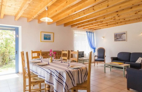 Saint-Philbert-de-Grand-Lieu Cottage | 97 m² Cabin ∙ 3 bedrooms ∙ 6 guests