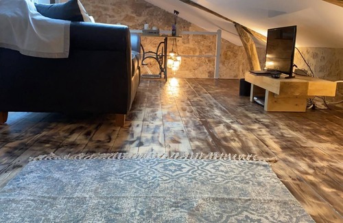 Sorges-et-Ligueux-en-Perigord Apartment | Cosy 1 bedroom gite (La Cachette)