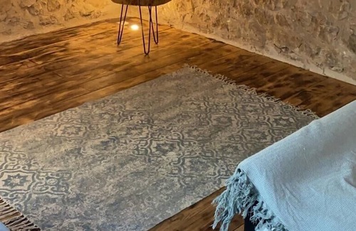 Sorges-et-Ligueux-en-Perigord Apartment | Cosy 1 bedroom gite (La Cachette)