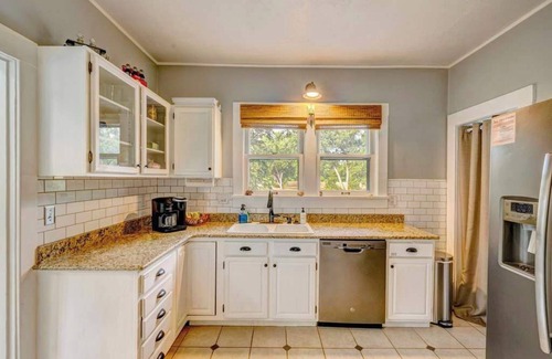 Sheridan House | Frackelton Getaway | Fire Pit, Charming & Cozy Retreat