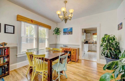 Sheridan House | Frackelton Getaway | Fire Pit, Charming & Cozy Retreat