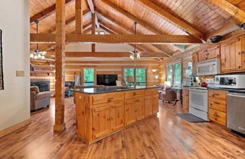 Hot Springs Village Cabin | Fragrance Free log cabin in Hot Springs Village- stunning!