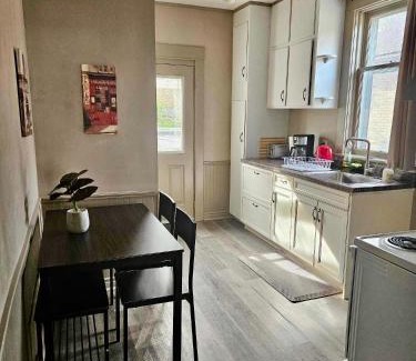 Stratford House | France and Flowers - Private 3-Bed Apartment