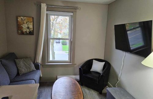 Stratford House | France and Flowers - Private 3-Bed Apartment