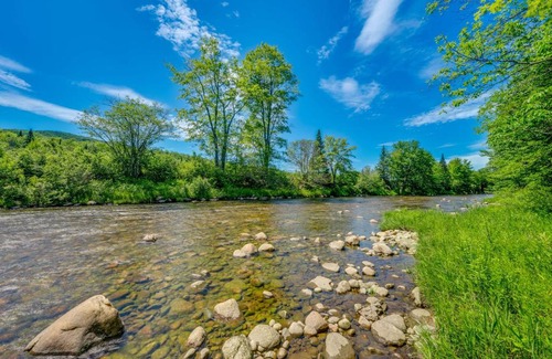Franconia House | Franconia Home with Community Pool and River Access!