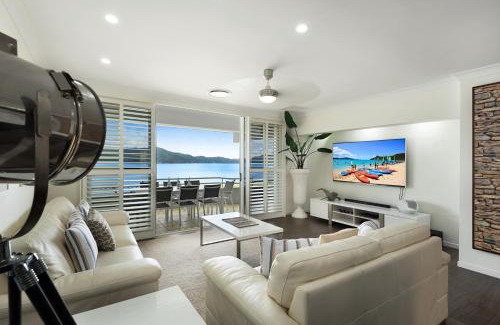 Hamilton Island Apartment | Frangipani Beachfront Lodge 202 on Hamilton Island by HamoRent
