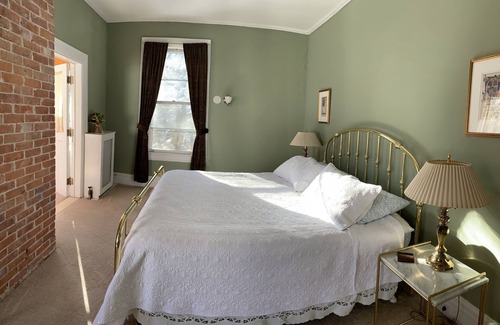Saranac Lake Bed & Breakfast | Franklin Manor - King Suite with Private Porch