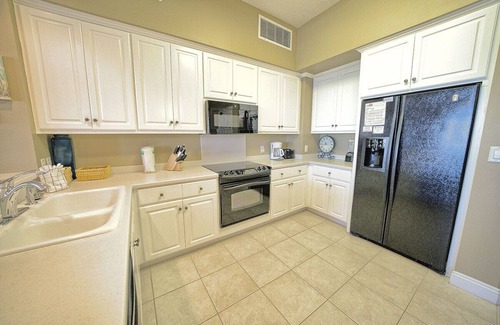 Thomas Drive Condo | FREE 1G wifi, and premium movie channels.