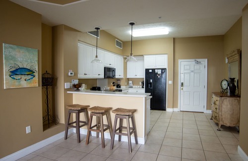 Thomas Drive Condo | FREE 1G wifi, and premium movie channels.