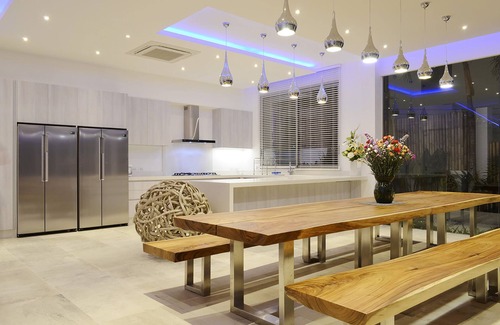 Wichit Villa | FREE $900 Daily Luxury Pack, 6-Bed Beachfront Villa, Private Pool, Bar, BBQ, Gym