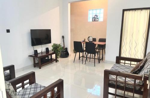 Nainamadama House | Free Airport Pickup and Modern Villa