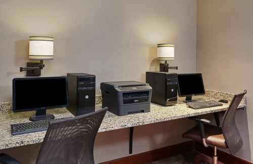 Bowling Green Apartment | Free Breakfast Buffet, Pool & Gym Access. Studio Near WKU Campus!