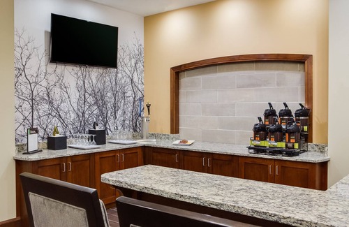 Historic East Village Condo | Free Breakfast Buffet. Indoor Pool & Hot Tub. Stay in Downtown Des Moines.