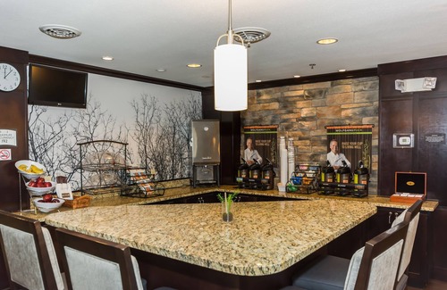 Grand Forks Apartment | Free Breakfast. Indoor Pool & Hot Tub. Perfect for Visiting University of North Dakota.
