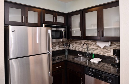 Sioux Falls Condo | Free Breakfast + Indoor Pool + Hot Tub | 10 Minutes from the Zoo