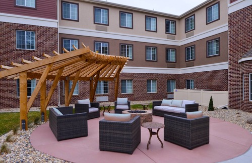 Sioux Falls Condo | Free Breakfast + Indoor Pool + Hot Tub | 10 Minutes from the Zoo