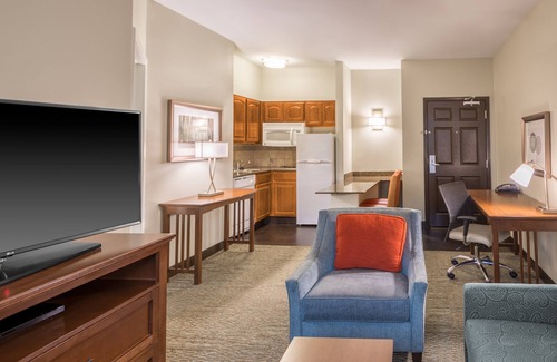 Independence Condo | Free Breakfast. Outdoor Pool. Your Next Vacation!
