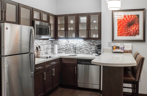 Jacksonville Condo | Free Breakfast. Outdoor Pool. Shared BBQ. Close to Camp Johnson & Camp Gelger.