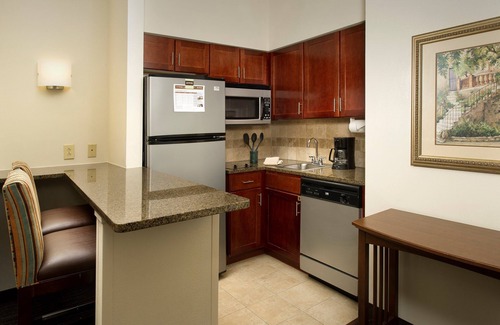 Linthicum Heights Condo | Free Breakfast. Outdoor Pool. Near BWI Airport. | Staybridge King Suite