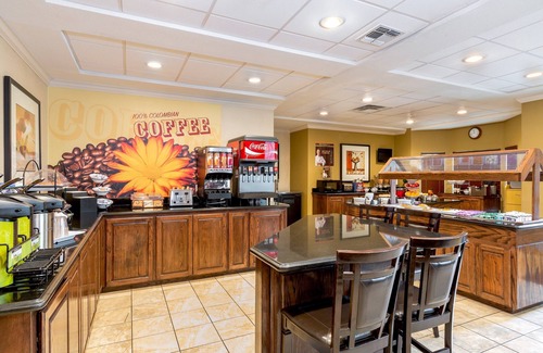 McAllen Apartment | Free Breakfast. Outdoor Pool & Hot Tub. Quick Drive to the University of Texas Rio Grande Valley!