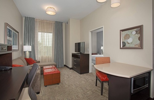 Littleton Condo | Free Breakfast, Pool, Close to Red Rocks Amphitheatre | Staybridge Suites
