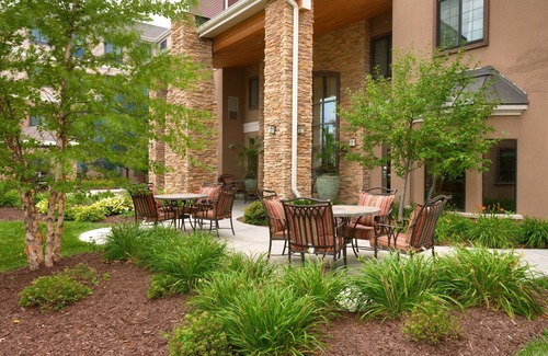 Omaha Apartment | Free Breakfast. Pool. Gym. Near the Children’s Hospital!