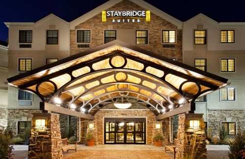 Rochester Apartment | Free Breakfast. Pool & Hot Tub. Close to Mayo Clinic! Great for Business Travelers!