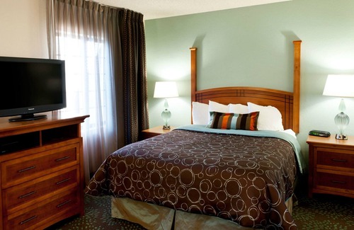 Maple Grove Condo | Free Breakfast. Pool & Hot Tub. Gym. Near Albertville Premium Outlets!