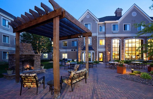 Maple Grove Condo | Free Breakfast. Pool & Hot Tub. Gym. Near Albertville Premium Outlets!