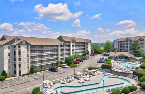 Pigeon Forge Condo | FREE Dollywood Ticket Whispering Pines 143 2bd/2ba City View Pools