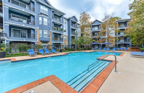 Peachtree Heights West Apartment | Free Early Check-in. 5 Minutes From Lenox Mall. 2 Balconies!n