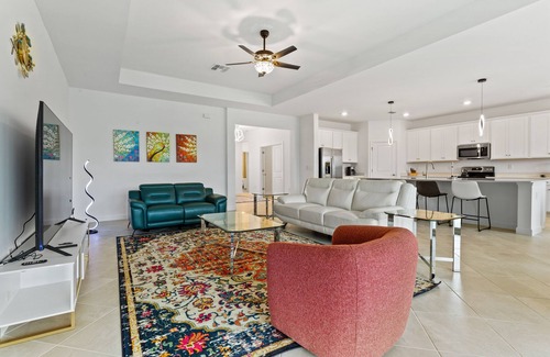 Lehigh Acres House | FREE GOLF when you stay in this New 3/3 Ibis Landing Golf & Country Club home!